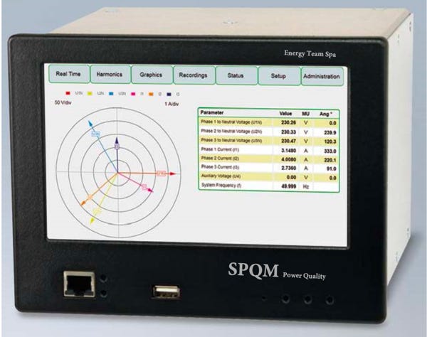 Tres Personas Sentadas Junto A La Mesa
